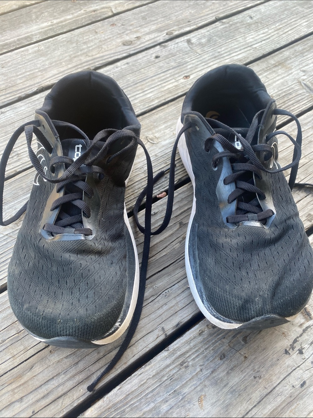 Men's Black Topo Athletic Running Shoes